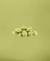 Erdnusskerne im Teigmantel mit Wasabi-Ravioli-Grün